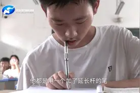 用嘴高考男孩被一本录取，自强和母爱托举出了奇迹图片