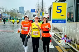 樱花季 越江湖｜一路跑进美景里，25岁视障姑娘圆梦汉马图片