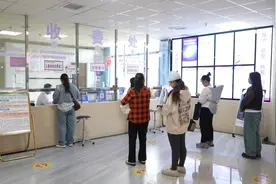 五一假期 “医”线坚守 守护健康图片