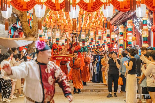 国庆将至  河头老街游人纷至寻“唐风”