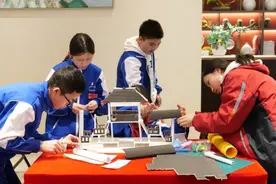 让学生实地接触前沿科技，师大附中博才学士中学把科学课堂搬到校外图片