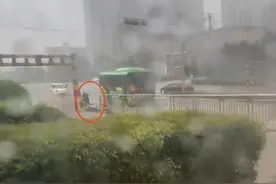 救人被水冲走的女公交司机找到了，她说“再来一次也一样救”图片