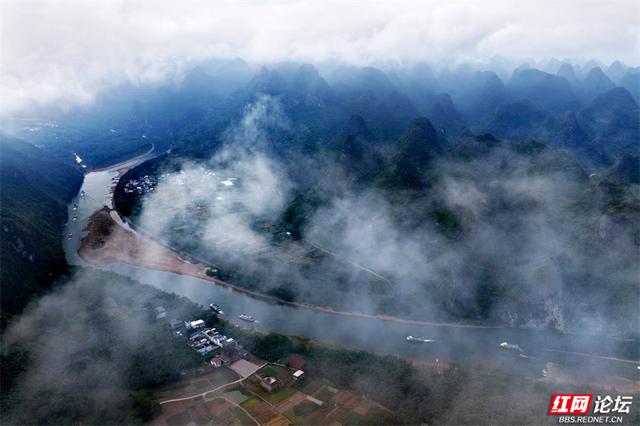 岁暖时刻丨桂林乌桕滩：晨露沾帐篷，午风摇竹影，暮色染峰林