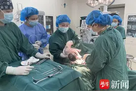6斤8两，首个“灵蛇宝宝”出生啦图片