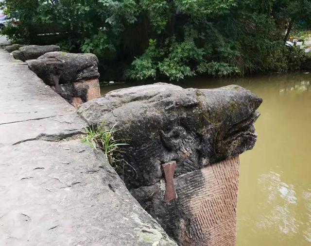 坐标简阳，361岁古桥，202岁石狮，与2分钟起落的飞机
