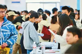 2025年云南省高校毕业生春季专场招聘会举行图片