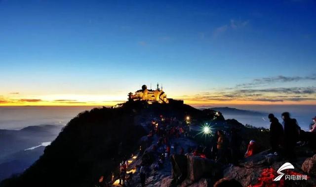 组图丨云海翻涌旭日熔金 泰山冬日美景太出圈了