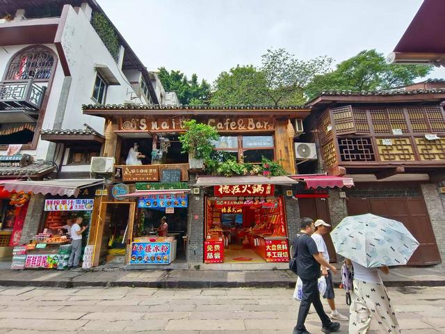 走进磁器口