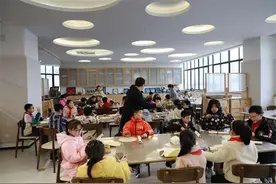 传承非遗文化 渝中区少先队员体验巴渝锦灰堆图片