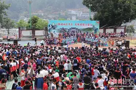 广西田林：欢乐校园“三月三”图片