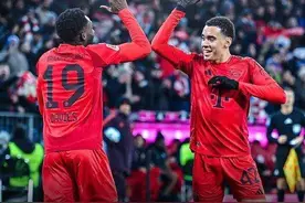 拜仁大胜莱比锡  连续40年年终不败图片