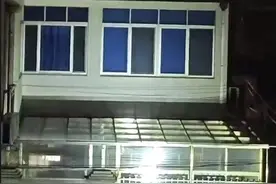 江苏常熟一栋民房凌晨被雷电击中着火，村委会：人没有受伤图片