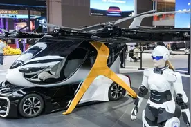 车企探索“未来出行”，机器人与飞行汽车成车展“搭子”图片