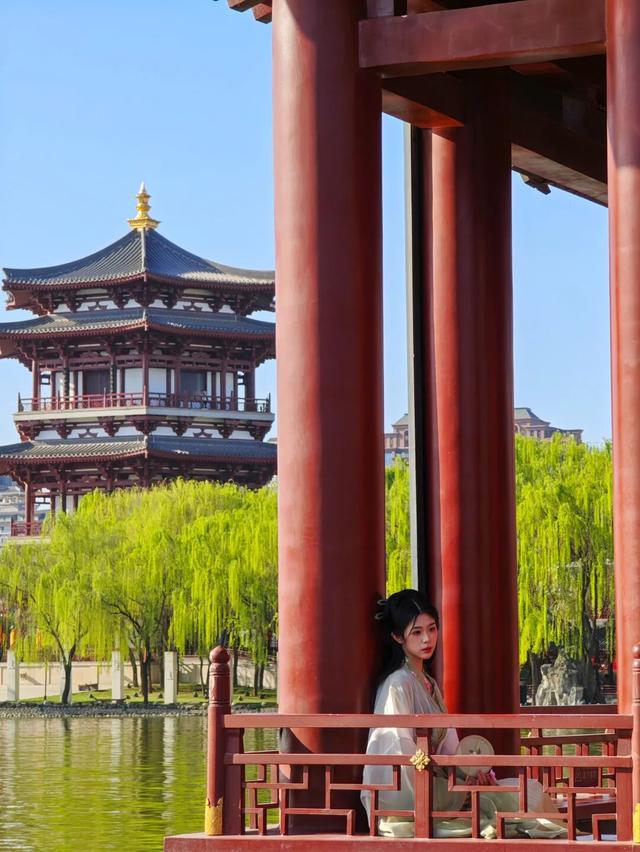 “我们去曲江玩呀！”“一言为定！”