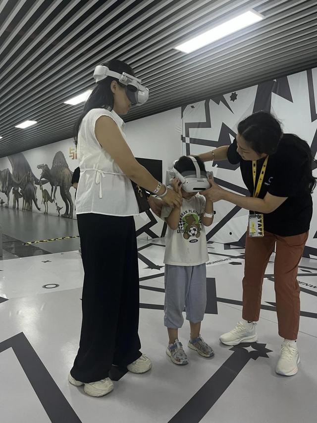 穿越亿年的暑期大展：淄博市科技馆VR技术“唤醒”侏罗纪