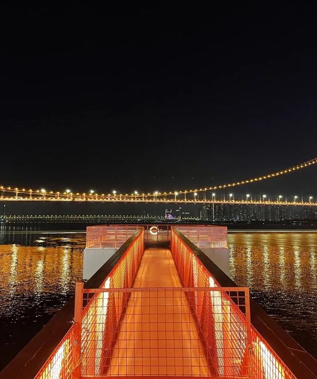 武汉，火出海外！有人首次来中国就直奔这里