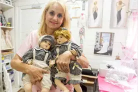 南非一女子收藏1000多个陶瓷娃娃图片