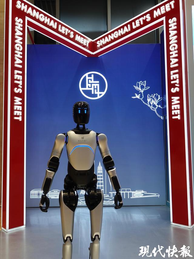 第八届进博会新闻中心迎“AI志愿者”，科技赋能全球传播