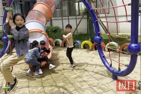 操场上器材岔着玩，走廊里能打乒乓球，武汉中小学打造精彩“课间十分钟”图片