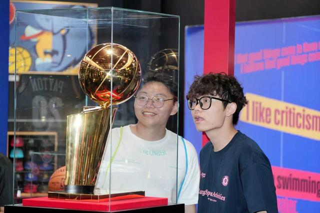 图集｜篮球迷狂欢！NBA球星哈登空降佛山禅城