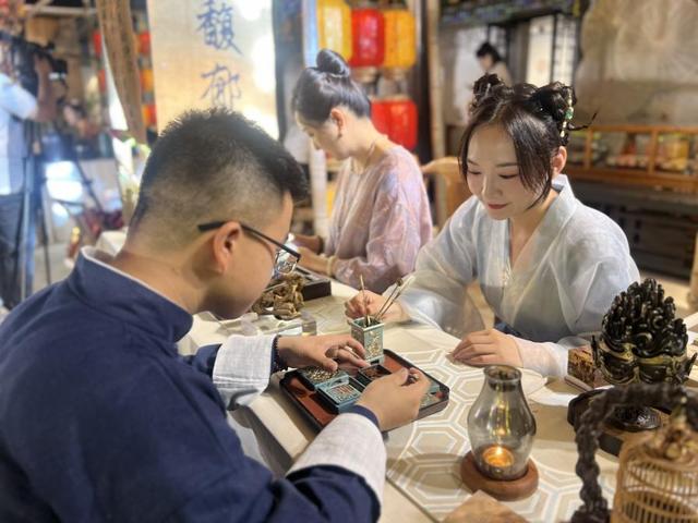 以礼迎知音，志愿暖江城，武汉文旅志愿者点靓2025知音文化周开幕式