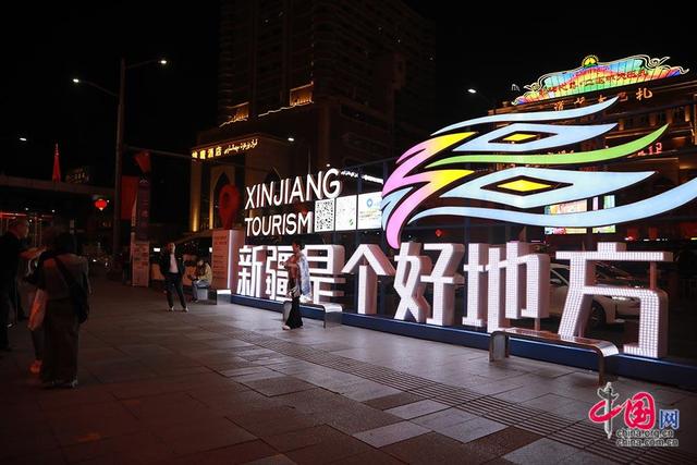 热闹与繁华 国际大巴扎见证新疆70年蝶变
