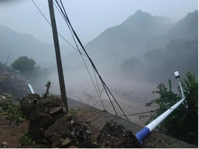 被洪水冲走前，她在群里发出最后一条消息