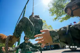 夏练三伏 绍兴武警展英姿图片