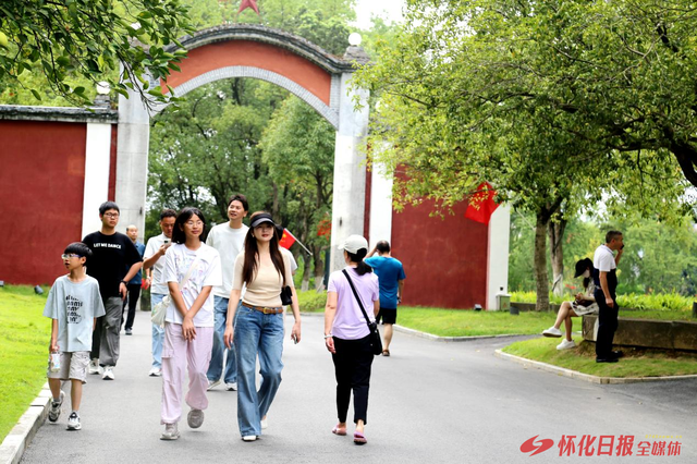 世界那么大 好想去怀化丨洪江市双节前两天迎客超32万人次