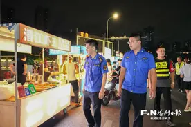 福州城管部门设置微疏导点：给流动摊贩安个“家”图片