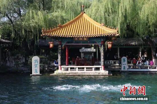 人这一辈子，一定要去济南赏一次泉！