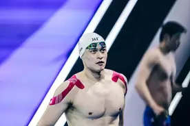 孙杨弃权800米自由泳赛，今晚将与潘展乐、汪顺决战200米自由泳图片