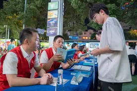 常州武进：“人才夜市”人气旺，“边逛边选”择业忙图片
