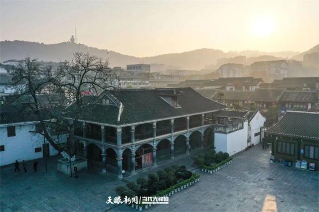 8个多小时直达！遵义⇌延安高铁开通，红色圣地双向奔赴攻略来了