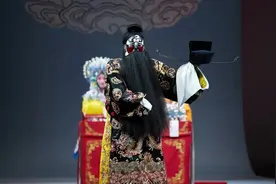 程佩洁：从旦角到花脸，有梦想支撑，跨行的艰辛“不是个事” ▸白玉兰戏剧奖◂图片