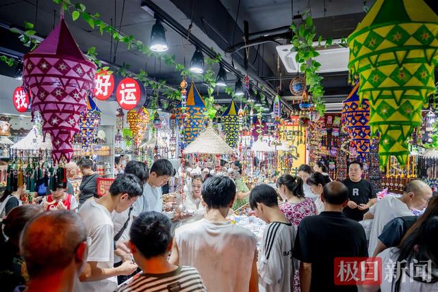 开街！千年民主街点燃 “荆彩一夏”