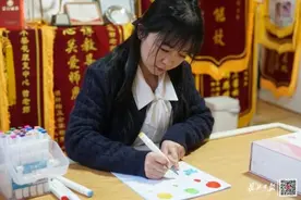 90后的她，成了600多个孩子的妈妈图片