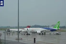 国产大飞机，首次飞抵→图片