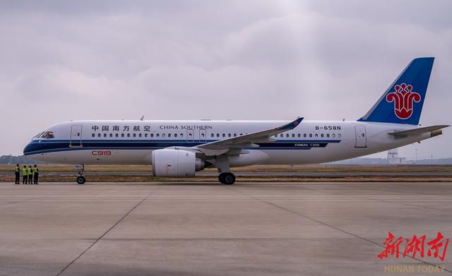 C919首次执飞长沙至北京航线
