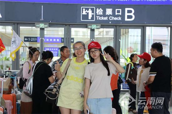中越跨境游市场火热 云南河口北站发送越南旅客同比增长75%
