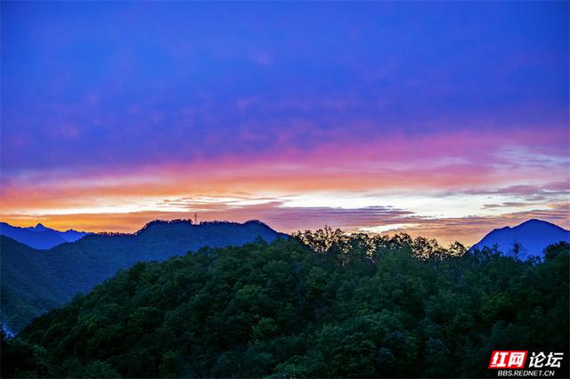 华中屋脊，秋色无边！这里是神农架