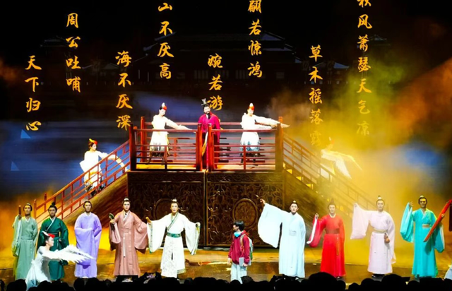 邯郸开行全景观光列车！