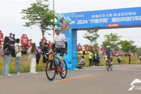 潍坊安丘公安全力护航2024潍坊市自行车挑战赛图片