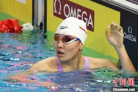 2024年世界泳联游泳世界杯（上海站）：中国选手柳雅欣夺得女子400米自由泳冠军图片