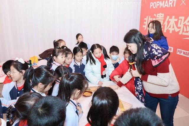 区文旅局联合泡泡玛特推出新春主题系列活动 “非遗+潮玩”解锁别样“年味”