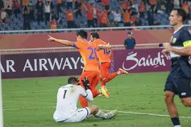 无惧离谱点球！泰山队3-1力取亚冠开门红 廖力生两助瓦科图片