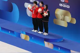 巅峰对决！陈芋汐、全红婵包揽金银牌图片