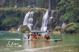 广西大新：瀑布醉游人图片