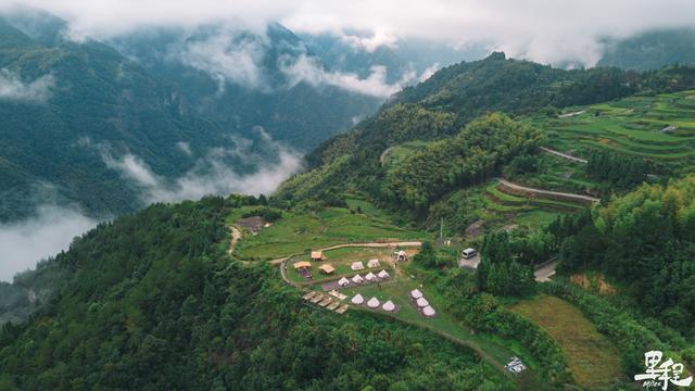 晚潮｜千峡湖记：在湖镜云絮间遇见山水与时光