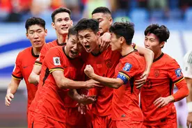 被逆转绝杀！国足1-2沙特，出线形势告急！图片